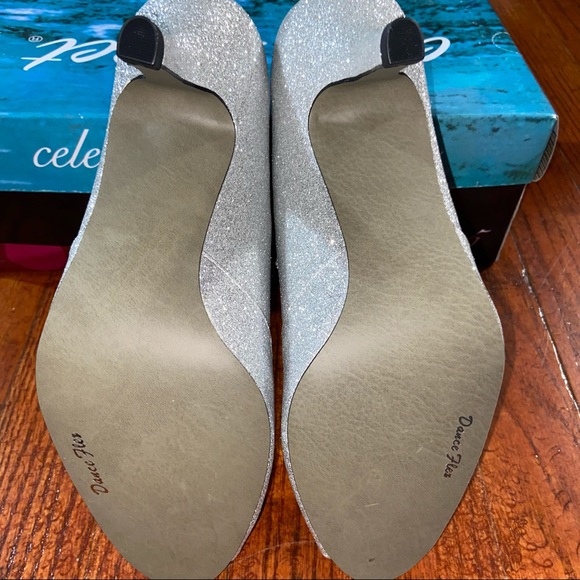 NWOT Women’s size 7 shoes - Picture 4 of 6